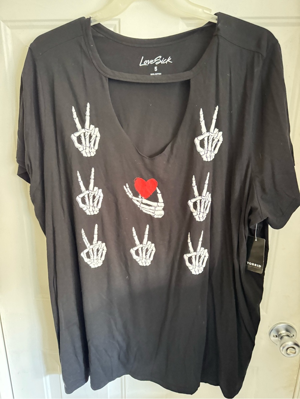 Lovesick by Torrid Short Sleeve Tee with White Skeleton Hands 5x NWT